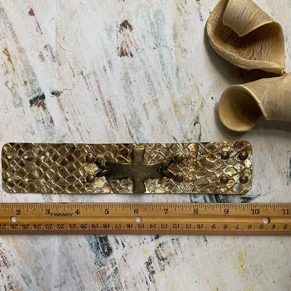 Snake Skin Look Bracelet - Picture 4 of 5